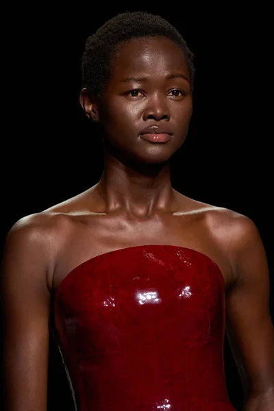 Look 100